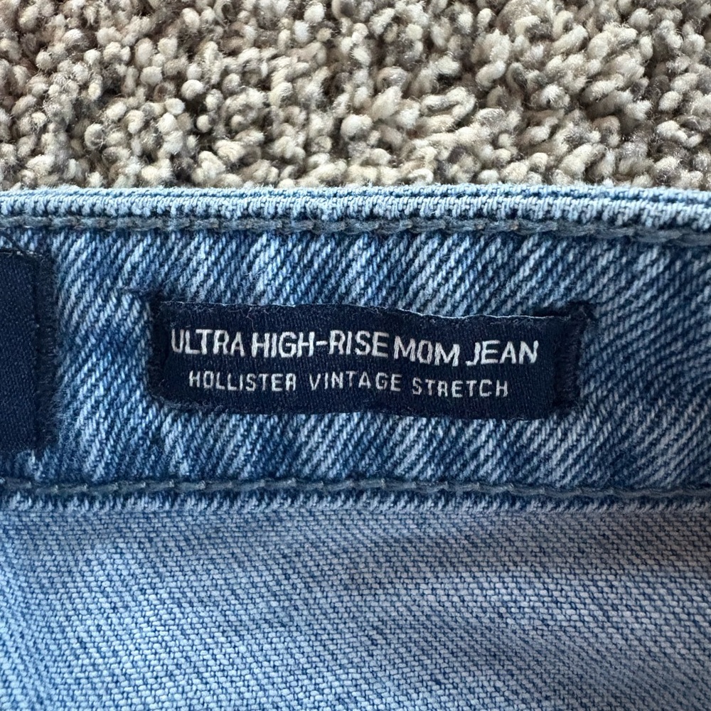 Hollister Hi Rise Mom Jeans - Picture 4 of 5